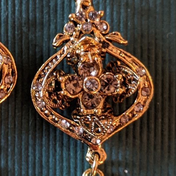 Miss Ellie NYC Chandelier Drop Earrings gold tone - Picture 4 of 6